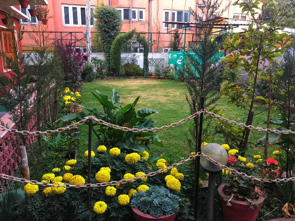 Walisons Hotel Srīnagar Exterior foto